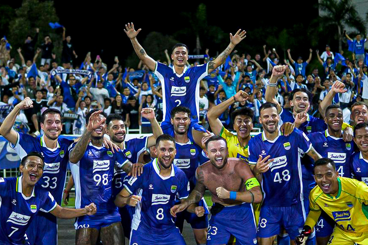 Persib vs Semen Padang